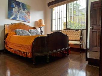 Se vende casa en Sanchez Curridabat 27-654