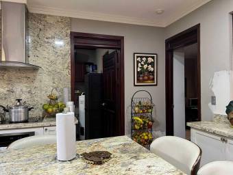 Se vende casa en Sanchez Curridabat 27-654