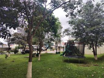 Se vende casa en Sabanilla Montes de Oca 27-675