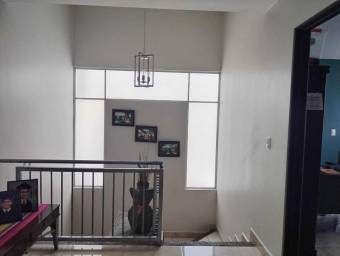 Se vende casa en Sabanilla Montes de Oca 27-675