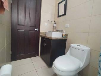 Se vende casa en Sabanilla Montes de Oca 27-675