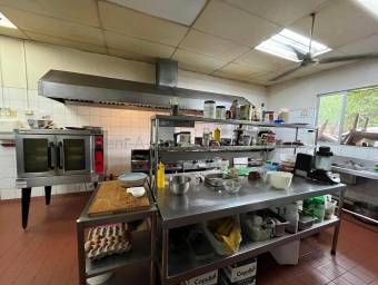 Venta de propiedad comercial adaptada para restaurante con amplios espacios #27-111 GS