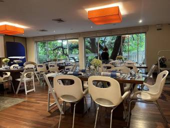 Venta de propiedad comercial adaptada para restaurante con amplios espacios #27-111 GS