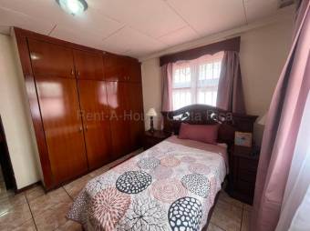 Venta de Casa Esquinera en Uruca, Santa Ana. RAH 27-617
