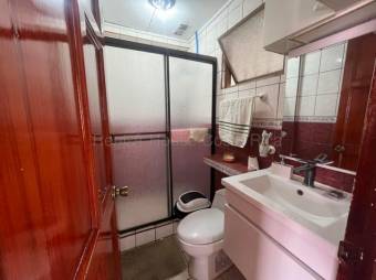 Venta de Casa Esquinera en Uruca, Santa Ana. RAH 27-617