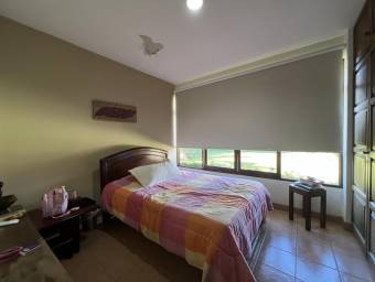 Venta de casa rodeada de jardines con excelente ventilación en zona céntrica #26-1295 GS