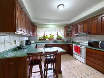 Venta de casa de lujo de un nivel con amplio jardín en Altamonte, Curridabat #26-2159 GS