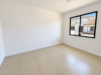 Two-story house for sale in a gated community in Lagunilla, Ulloa, Heredia. Bank-owned property. Two-story house for sale in a gated community in Lagunilla, Ulloa, Heredia. Bank-owned property.