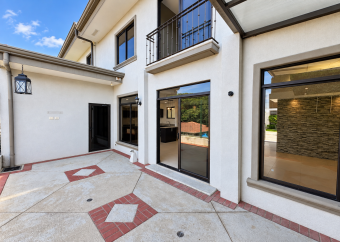 Two-story house for sale in a gated community in Lagunilla, Ulloa, Heredia. Bank-owned property. Two-story house for sale in a gated community in Lagunilla, Ulloa, Heredia. Bank-owned property.