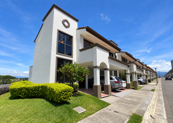 Two-story house for sale in a gated community in Lagunilla, Ulloa, Heredia. Bank-owned property. Two-story house for sale in a gated community in Lagunilla, Ulloa, Heredia. Bank-owned property.