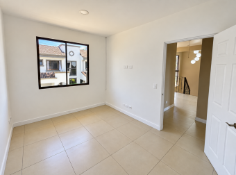 Two-story house for sale in a gated community in Lagunilla, Ulloa, Heredia. Bank-owned property. Two-story house for sale in a gated community in Lagunilla, Ulloa, Heredia. Bank-owned property.