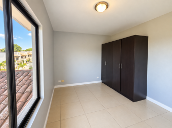 Two-story house for sale in a gated community in Lagunilla, Ulloa, Heredia. Bank-owned property. Two-story house for sale in a gated community in Lagunilla, Ulloa, Heredia. Bank-owned property.
