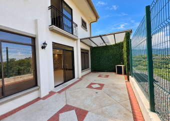 Two-story house for sale in a gated community in Lagunilla, Ulloa, Heredia. Bank-owned property. Two-story house for sale in a gated community in Lagunilla, Ulloa, Heredia. Bank-owned property.