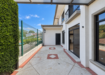 Two-story house for sale in a gated community in Lagunilla, Ulloa, Heredia. Bank-owned property. Two-story house for sale in a gated community in Lagunilla, Ulloa, Heredia. Bank-owned property.