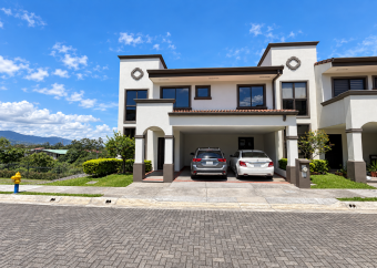 Two-story house for sale in a gated community in Lagunilla, Ulloa, Heredia. Bank-owned property.