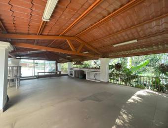 Venta de propiedad multifuncional con piscina y uso mixto #26-76 GS