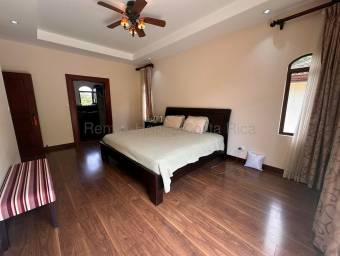 Venta de casa colonial moderna amueblada en Ciudad Colón #27-566 GS