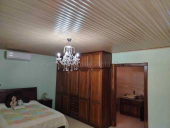 Casa moderna en terreno amplio y piscina EN VENTA #26-1597 GS