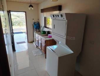Casa moderna en terreno amplio y piscina EN VENTA #26-1597 GS