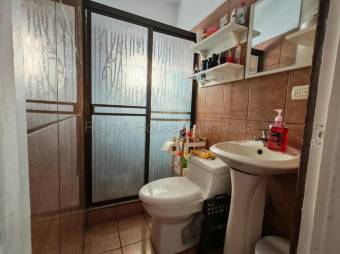 Venta de Acogedor Apartamento en Tibás-Cinco Esquinas. RAH 27-699