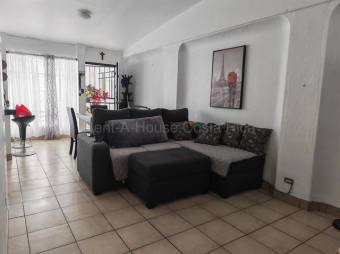Venta de Acogedor Apartamento en Tibás-Cinco Esquinas. RAH 27-699