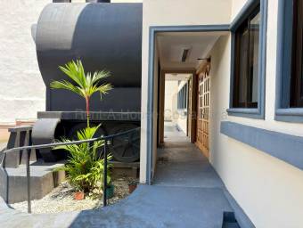 Se alquila local comercial en San Rafael Escazú 27-725