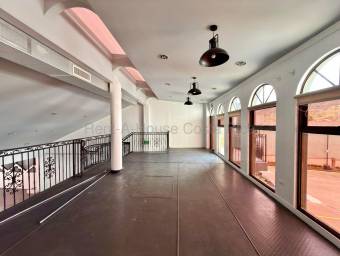 Se alquila local comercial en San Rafael Escazú 27-725