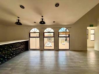 Se alquila local comercial en San Rafael Escazú 27-725