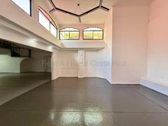Se alquila local comercial en San Rafael Escazú 27-725