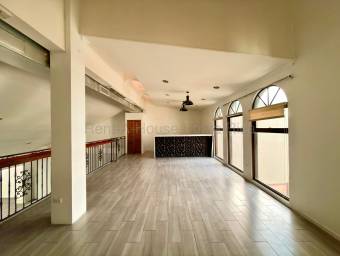 Se alquila local comercial en San Rafael Escazú 27-725