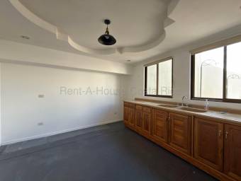 Se alquila local comercial en San Rafael Escazú 27-725