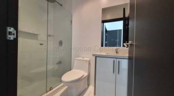 Se vende casa en Piedades Santa Ana 27-716