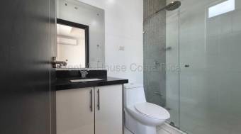 Se vende casa en Piedades Santa Ana 27-716