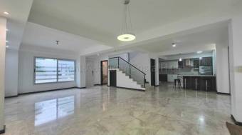 Se vende casa en Piedades Santa Ana 27-716