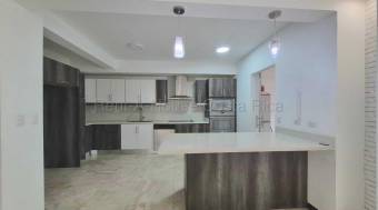 Se vende casa en Piedades Santa Ana 27-716