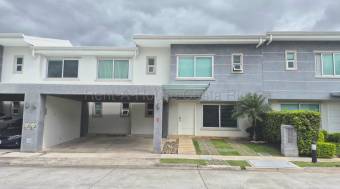 Se vende casa en Piedades Santa Ana 27-716