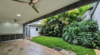 Se vende casa en Piedades Santa Ana 27-716