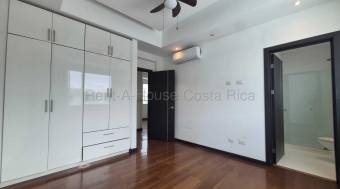 Se vende casa en Piedades Santa Ana 27-716