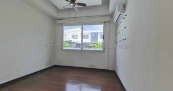 Se vende casa en Piedades Santa Ana 27-716