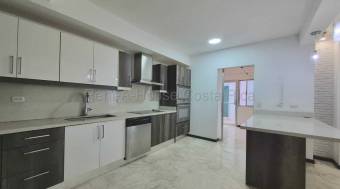 Se vende casa en Piedades Santa Ana 27-716