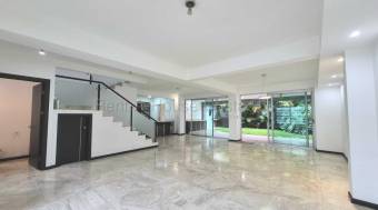 Se vende casa en Piedades Santa Ana 27-716