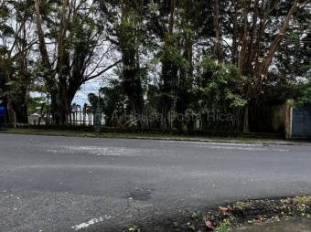 Venta de Lote en Limón-Centro. RAH 27-706