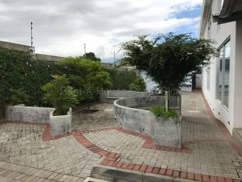 Venta de plaza comercial con 10 locales arrendados en La Guácima #26-2206 GS, $ 1,400,000, 4, Alajuela, Alajuela