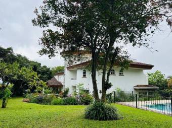 Venta de Majestuosa Casa en Santa Bárbara de Heredia / Mls. 26-622 OFC JB