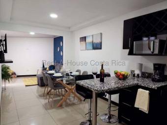 Se alquila apartamento en Ulloa Heredia 27-518