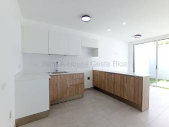 Se alquila casa en San Vicente Santo Domingo 27-465