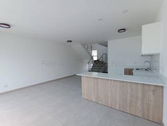 Se alquila casa en San Vicente Santo Domingo 27-465