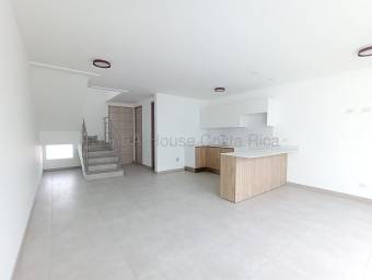 Se alquila casa en San Vicente Santo Domingo 27-465