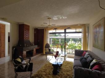 Venta de Excelente Casa en Vázquez de Coronado, San Isidro / Mls. 24-12 OFC JB