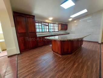 Se alquila casa en Ciudad Colón Mora 27-764